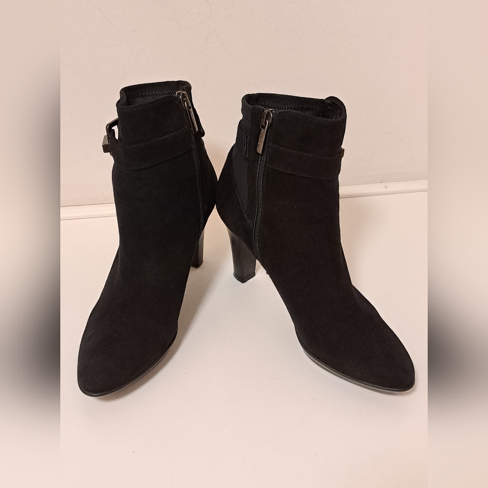 Aquatalia Dorotea Black Suede Waterproof Ankle Bootie Misses Size 8